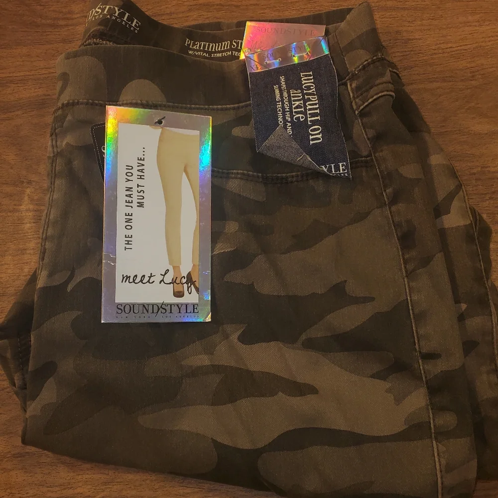 NWT Sound Style LUCY Camo Pull-On Ankle Pants - Picture 1 of 5